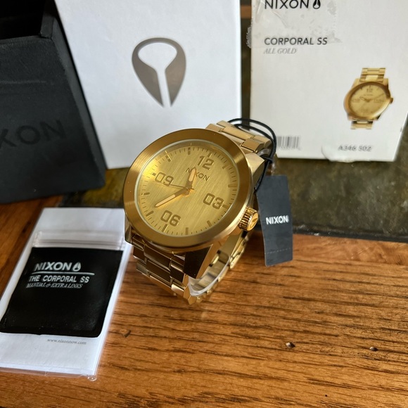 Nixon Corporal SS - All Gold - Like New - Picture 4 of 6